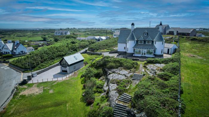 Avilion, Trearddur Bay