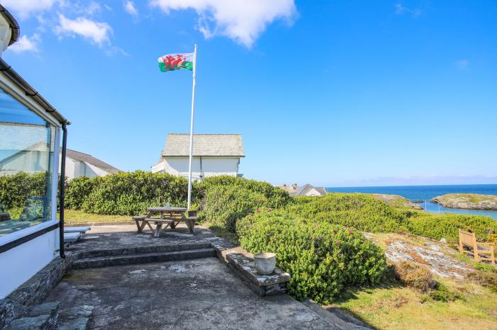 Avilion, Trearddur Bay