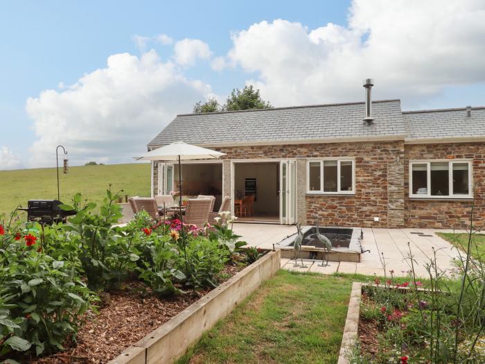 Blake Cottage, is in Pelynt, Cornwall. Enclosed garden. Parking. Couples retreat. Woodburning stove.