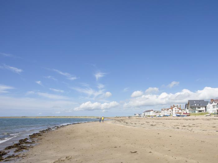 1 Marine Terrace, Rhosneigr, Anglesey, pet-friendly, large, close to amenities and a beach, gas fire