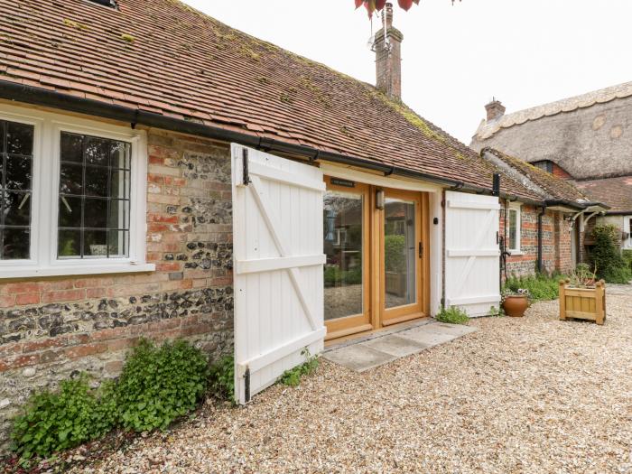 The Malthouse, Blandford Forum, Dorset. Close to a shop and pub. Garden. Electric fire. Parking. TV.