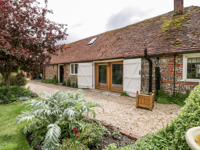 The Malthouse, Blandford Forum, Dorset. Close to a shop and pub. Garden. Electric fire. Parking. TV.