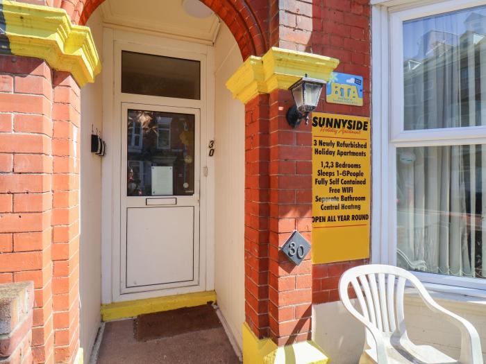 Sunnyside Holiday Apartment 1, Bridlington East Riding of Yorkshire, pet-friendly, duplex apartment