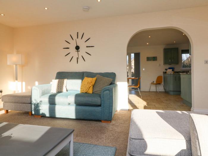 Devon House, Bradworthy, Devon, Hartland Devon Heritage Coast, Five Bedrooms, Sleeps 10, Hot Tub, TV