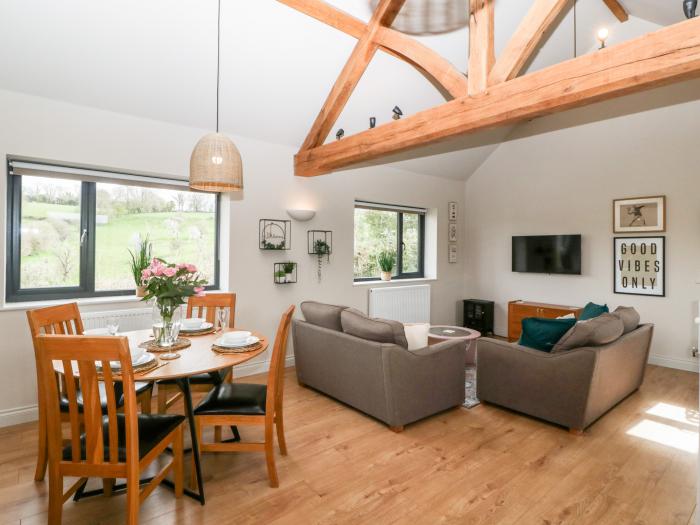 Sevenwoods View in Longhope, Gloucestershire, reverse-level, dog-friendly, off-road parking, garden.