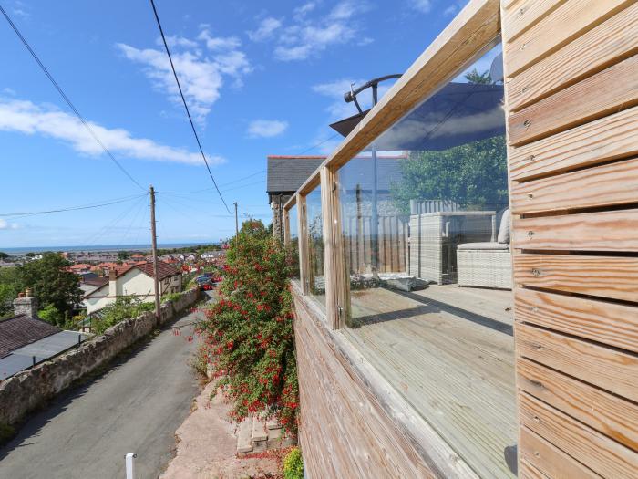 Aster Cottage, Dyserth, Denbighshire. Smart TV. Electric fire. Close to shop/pub. Near National Park