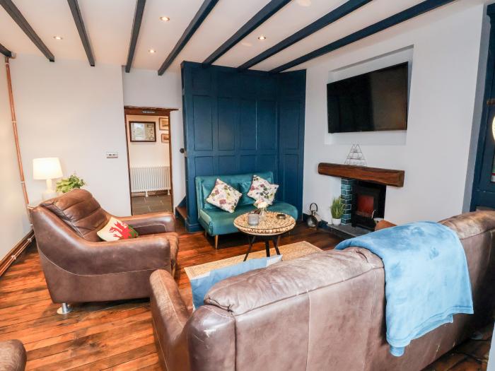 Aster Cottage, Dyserth, Denbighshire. Smart TV. Electric fire. Close to shop/pub. Near National Park