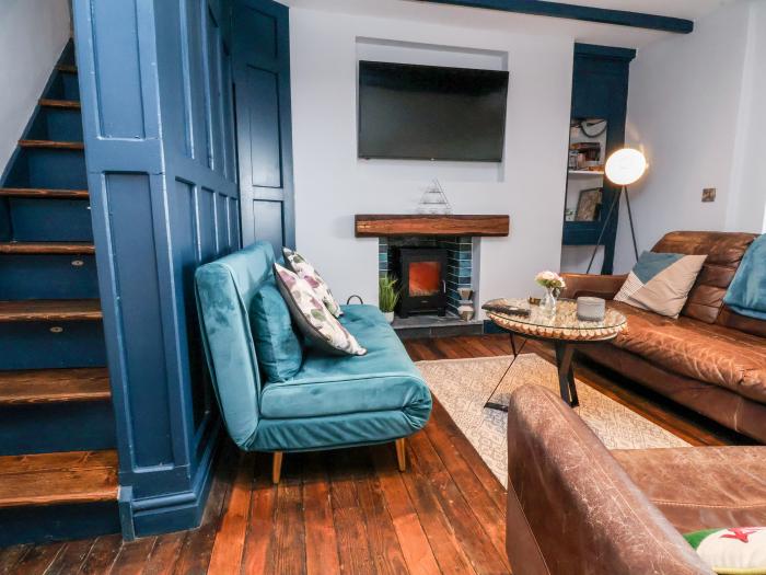 Aster Cottage, Dyserth, Denbighshire. Smart TV. Electric fire. Close to shop/pub. Near National Park