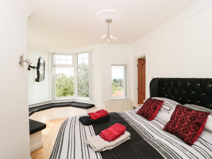 Flat 2 Channel View, Torquay