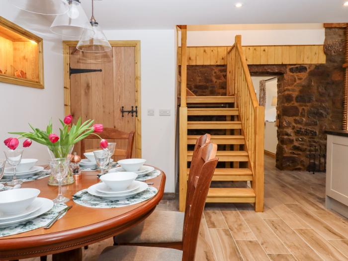 Bagtor Granary, Ilsington, Devon, on working farm, in National Park, hot tub, woodburning stove,3bed