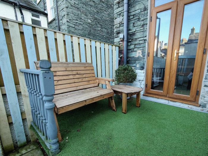 Squirrel Lodge is in Keswick, Cumbria. Six-bedroom home in Lake District National Park. Pet-friendly