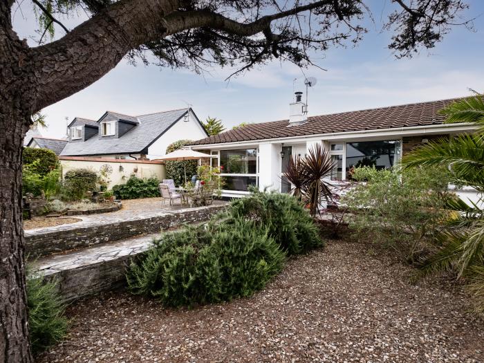 Longhouse Bungalow, Rock