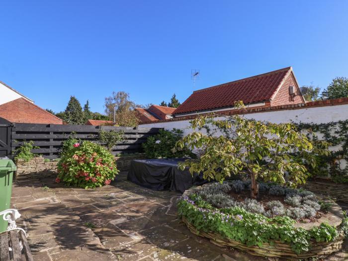 Old Roost Farmhouse, 7th-century farmhouse in York. City centre. Pet-friendly. Smart TV. Games room.