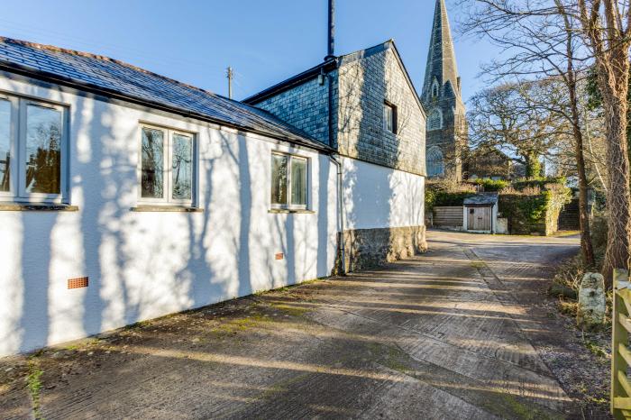 The Barn, St. Minver in St Minver, Cornwall. Close to amenities and a beach. Woodburning stove. Pets