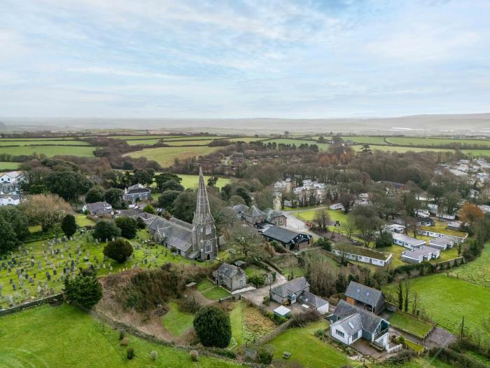 The Barn, St. Minver in St Minver, Cornwall. Close to amenities and a beach. Woodburning stove. Pets