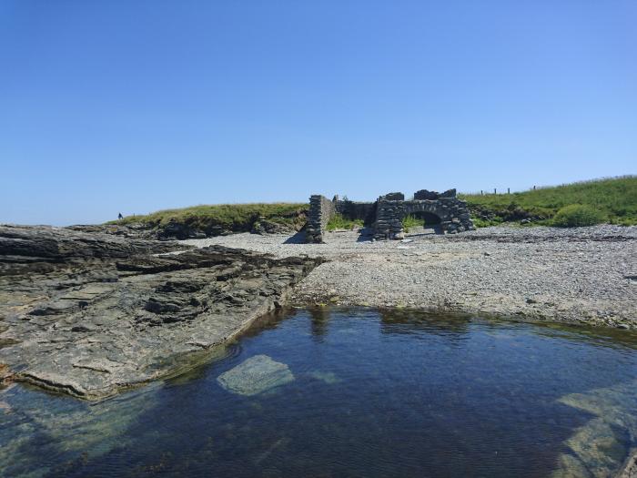 2 Glantraeth Estate, Valley