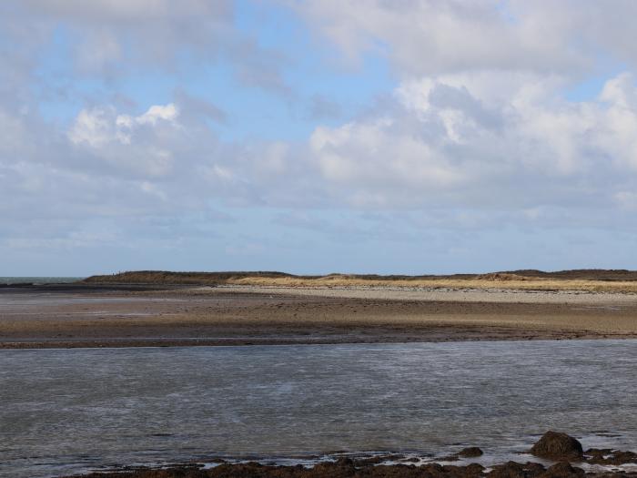 2 Glantraeth Estate, Valley