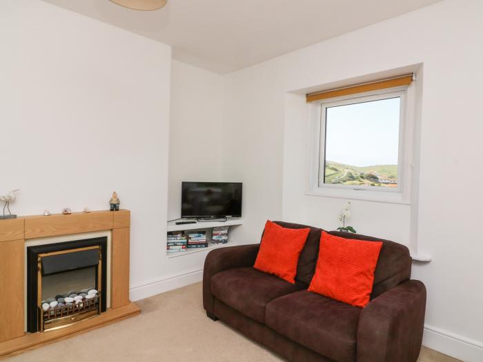 Thornlea View, Hope Cove, Devon. Close to shop, pub and a beach. Communal laundry and gardens. WiFi.