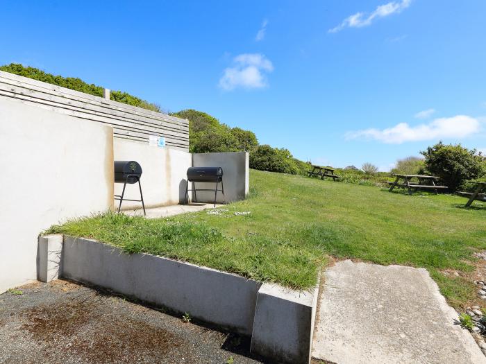 Thornlea View, Hope Cove, Devon. Close to shop, pub and a beach. Communal laundry and gardens. WiFi.