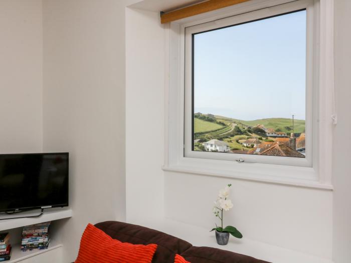 Thornlea View, Hope Cove, Devon. Close to shop, pub and a beach. Communal laundry and gardens. WiFi.