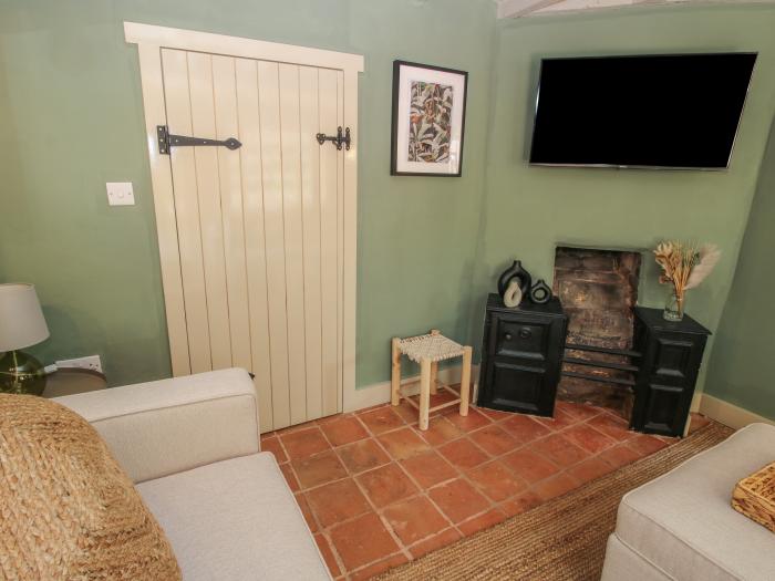 Number 7, Ironbridge, Shropshire. Character. Woodburning stove. Pet-friendly. Allocated parking. TV.