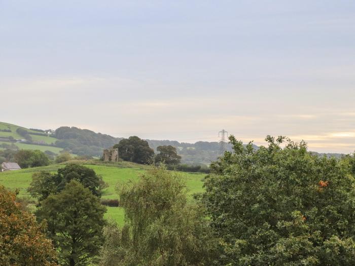 River View in Garstang, Lancashire. Second-floor apartment with riverside views. Close to amenities.