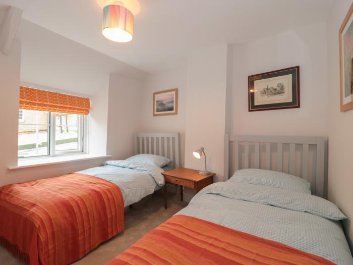 Holly Cottage in West Coker, Somerset, Yeovil, Jurassic coast within reach, off-road parking, garden