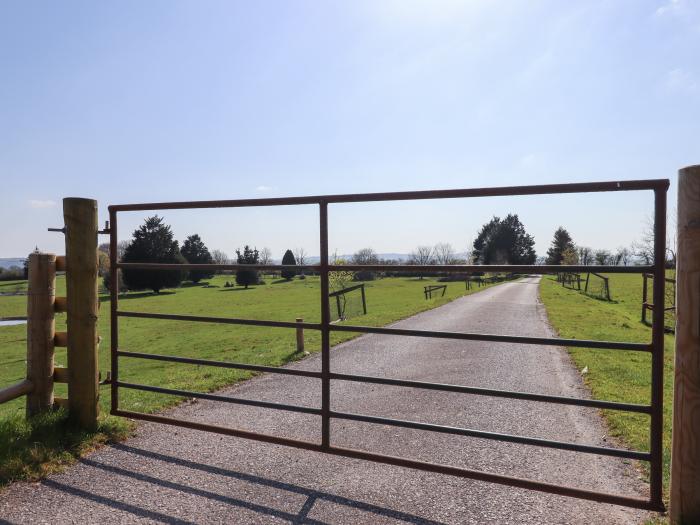 Hurdwick Lodge, Tavistock, Devon, near Dartmoor National Park, Near Tamar Valley AONB, Open plan, TV