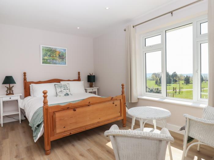 Hurdwick Lodge, Tavistock, Devon, near Dartmoor National Park, Near Tamar Valley AONB, Open plan, TV