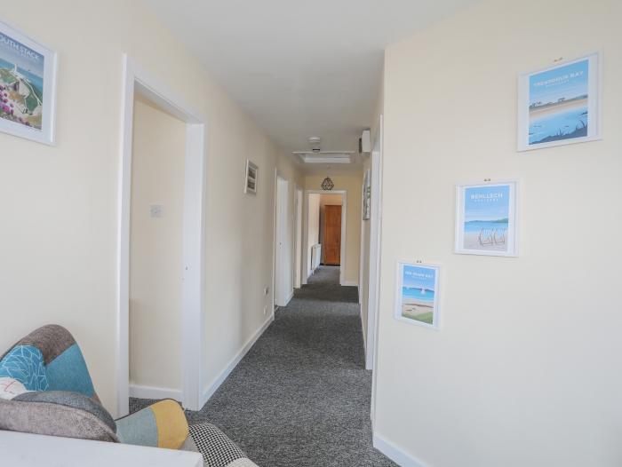 Coastal Cafe Apartment, Moelfre