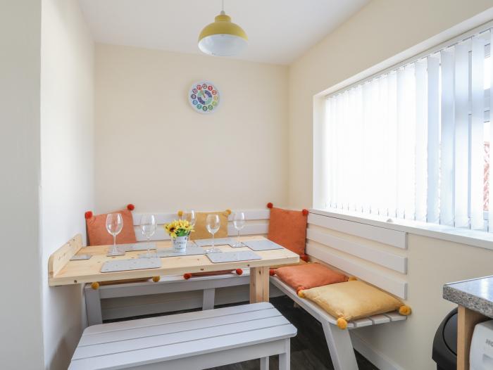 Coastal Cafe Apartment, Moelfre