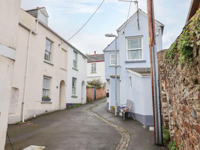 Honeymoon Cottage, Appledore, Devon, pet-friendly, contemporary, close to amenities and beach, 1 bed