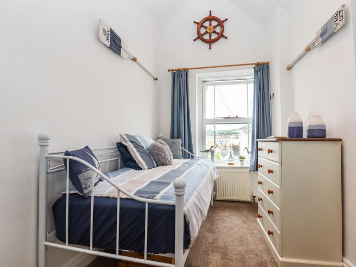 Honeymoon Cottage, Appledore, Devon, pet-friendly, contemporary, close to amenities and beach, 1 bed