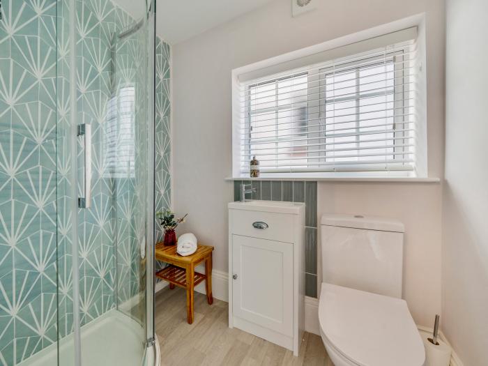 Regatta House, Whitby, North Yorkshire, freestanding bath, electric fire, close to beach and shop.