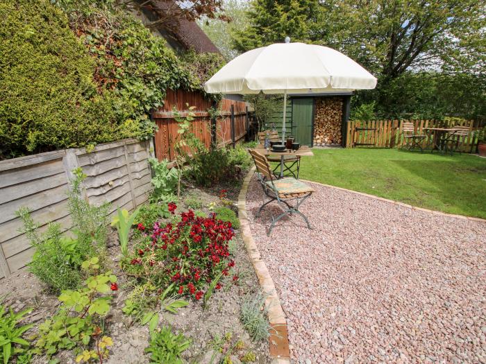 Nash Cottage, Kingsland, Northumberland. Pet-friendly. Family-friendly. Enclosed garden. Woodburner.