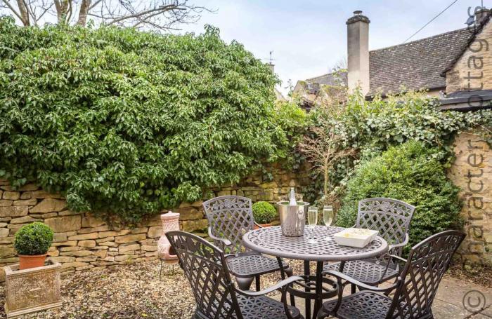 Inglenook Cottage, Bourton-On-The-Water