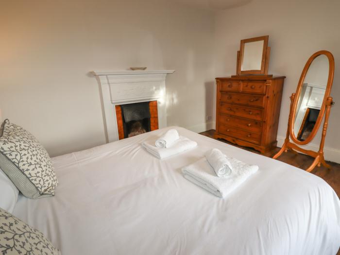 Wayside House, Aston On Clun, Shropshire. In AONB. Near shop and pub. Woodburning stove. Hot tub. TV