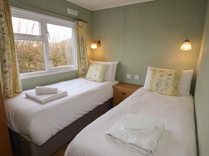 Wayside Lodge, Aston On Clun, Shropshire. In AONB. Pet-friendly. Hot tub. Woodburning stove. Parking