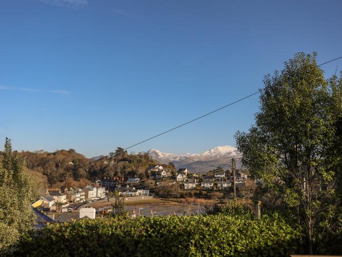 Maenllwyd, Porthmadog