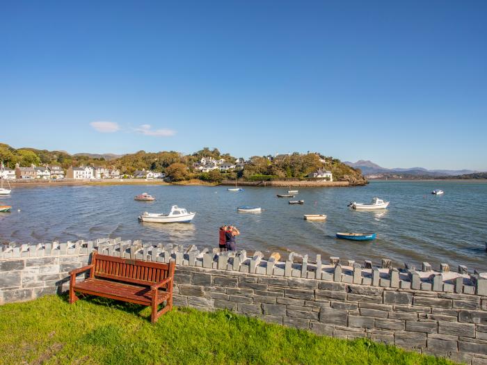 Maenllwyd, Porthmadog