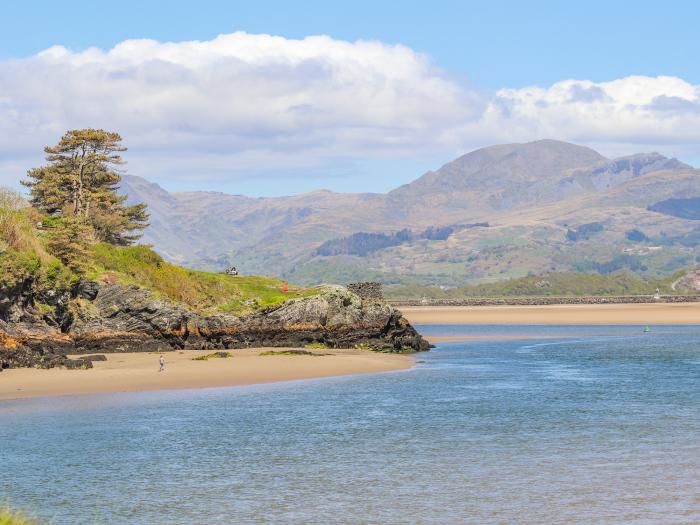 Maenllwyd, Porthmadog