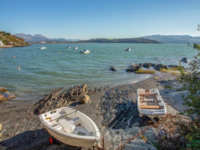 Maenllwyd, Porthmadog