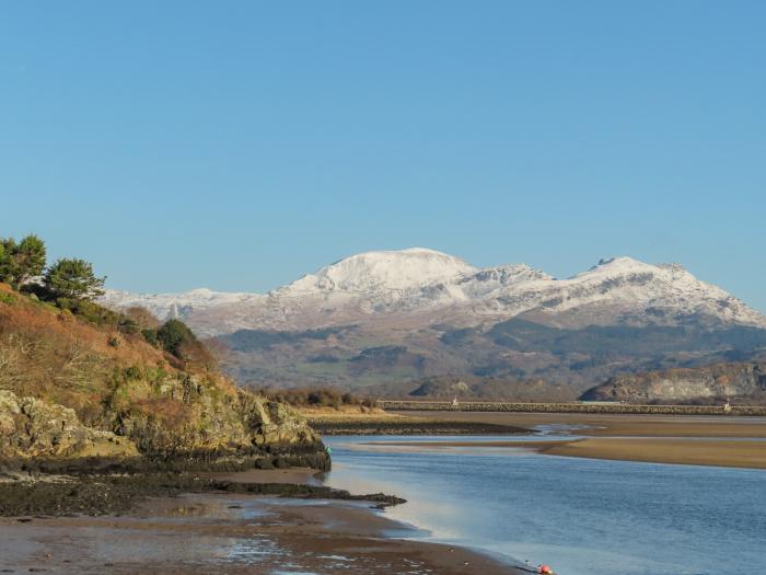 Maenllwyd, Porthmadog