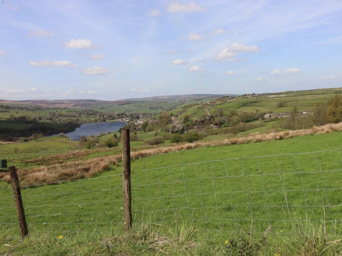 Cuckoo Cottage, Sawood near Oxenhope, West Yorkshire. Couple's retreat. Rural location. Pub. Garden.