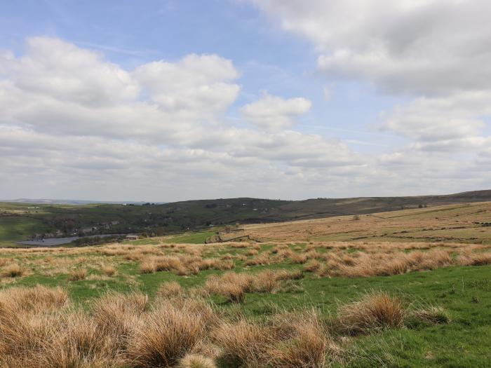 Cuckoo Cottage, Sawood near Oxenhope, West Yorkshire. Couple's retreat. Rural location. Pub. Garden.