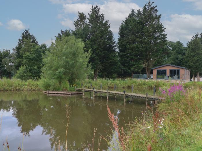 Ruperts Retreat, in Nateby near Garstang, Lancashire. Off-road parking. Hot tub. Near AONB. Parking.