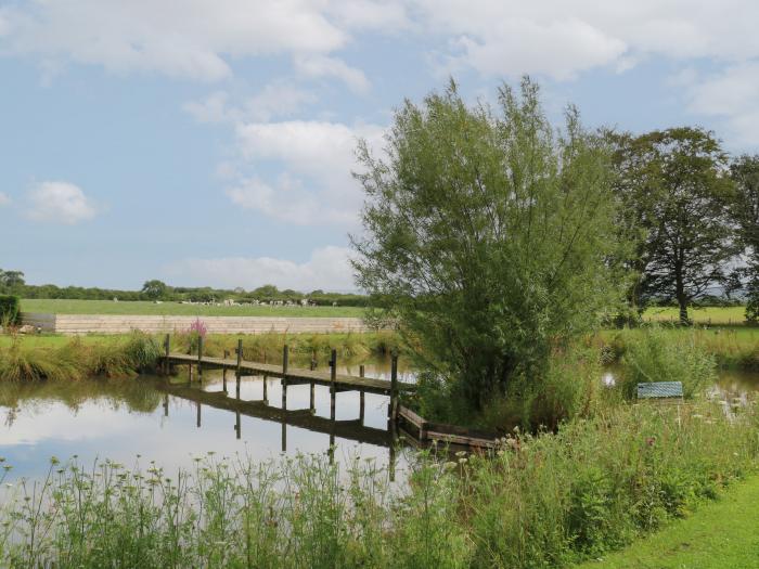 Ruperts Retreat, in Nateby near Garstang, Lancashire. Off-road parking. Hot tub. Near AONB. Parking.