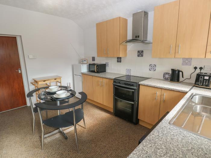 Brynawel, Burry Port, Carmarthenshire. Off-road parking. Smart TV. Close to amenities. Dog-friendly.