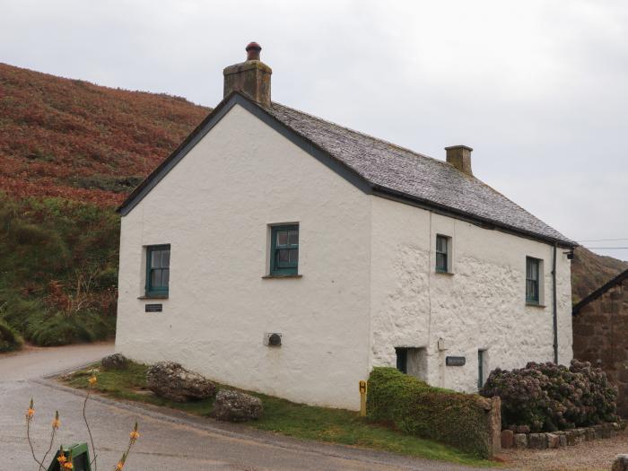 Corner Cottage, near Porthgwarra, Corwall. One-bedroom home, ideal for couples. EV charger. Coastal.