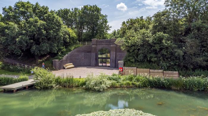 The Sheperds Hut at Bridge Lake Farm &amp; Fishery, Chacombe